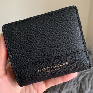 LIKE NEW! Marc Jacobs Saffiano Leather Billfold
